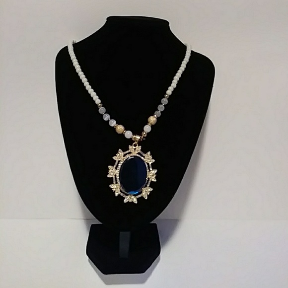 unbranded Jewelry - Womens Blue Stone necklace.